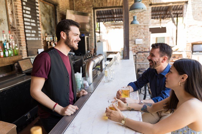 Bar y cantina: barra y mesa con Liisto