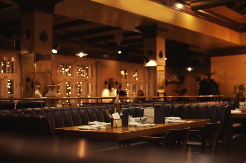 Restaurante: salón, terraza y servicio de mesa con Liisto